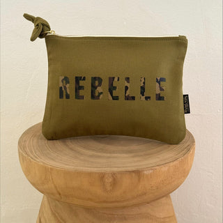 Pochette vert olive "Rebelle"